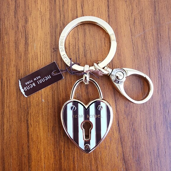 🔴SOLD🔴NWT Henri Bendel Centennial Stripe Heart Lock Gold Tone KeyFob w/Dustbag - Picture 4 of 8